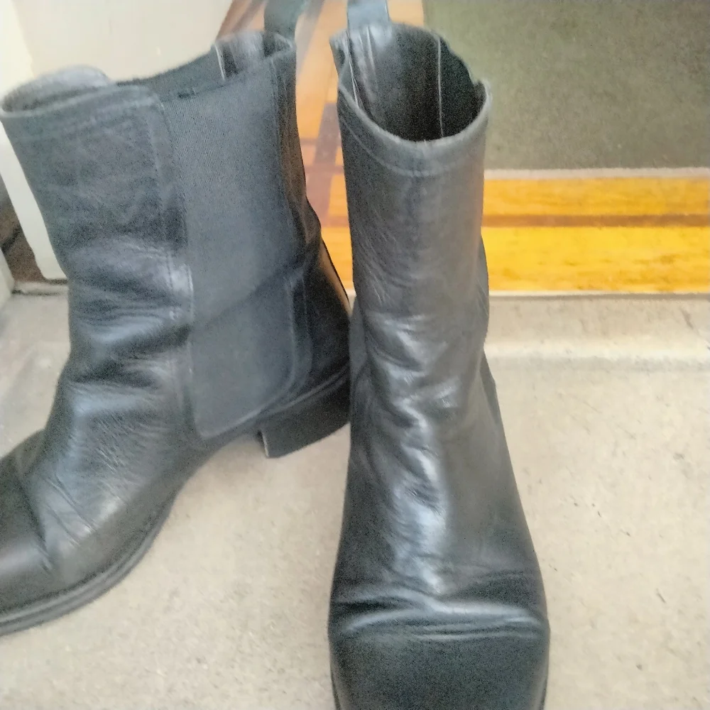 Booties - Picture 3 of 9